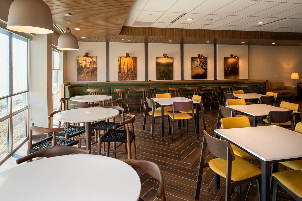 Fairfield Inn & Suites Tables and Seating